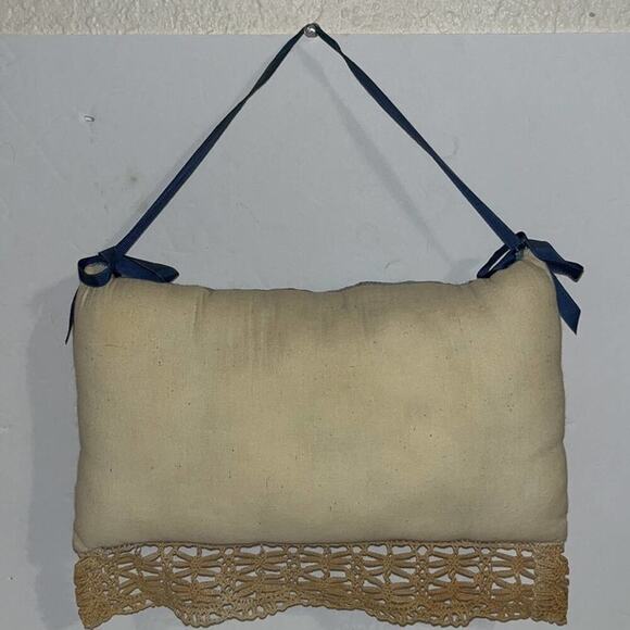 Grandma’s vintage Quilted Welcome Home Wall Hanging Door Hanger crocheted wreath - Picture 5 of 7